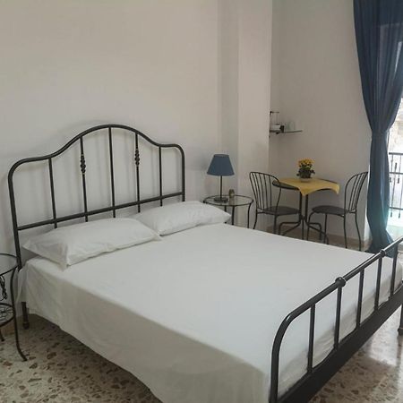 Alvarez De Toledo Bed & Breakfast Наполи Екстериор снимка